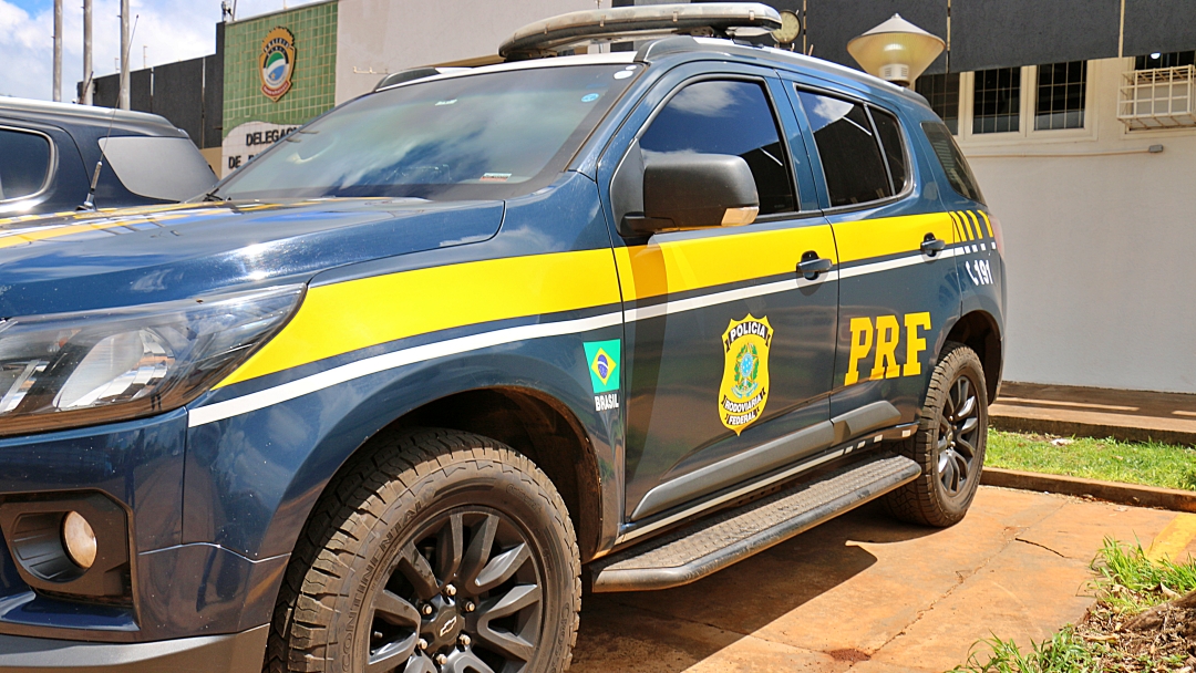 PRF apreende 771 kg de maconha em carro furtado h&aacute; 4 meses 