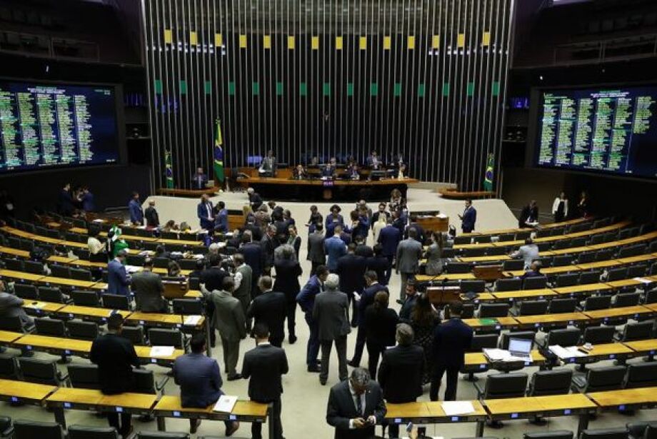 Câmara aprova PL que torna crime a discriminação contra políticos
