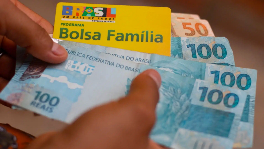 Valor m&eacute;dio do Bolsa Fam&iacute;lia passa para R$ 705 em junho