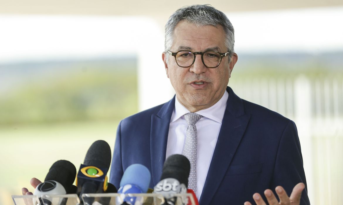 Padilha diz que Minist&eacute;rio da Sa&uacute;de n&atilde;o ser&aacute; negociado