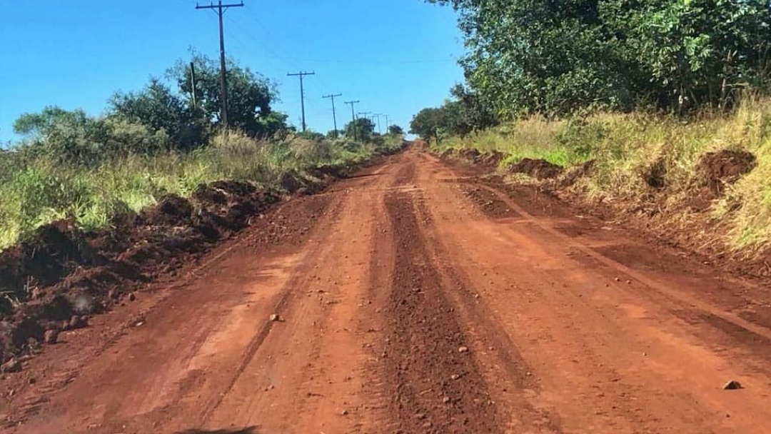 Prefeitura realiza manuten&ccedil;&atilde;o em estradas de tr&ecirc;s grandes assentamentos