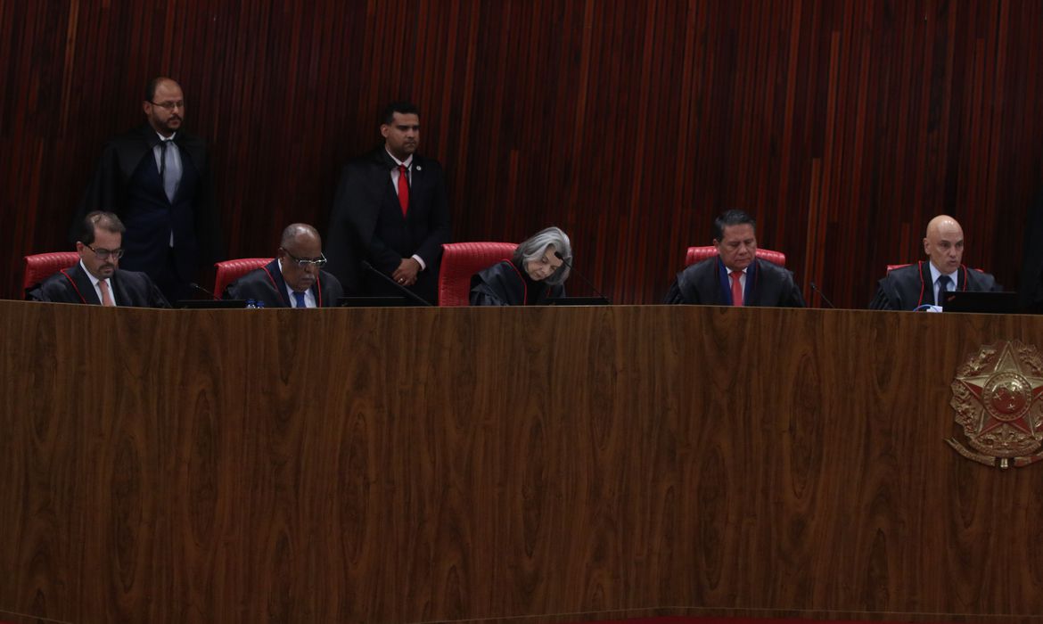 TSE entra hoje na quarta sess&atilde;o para julgamento de Bolsonaro