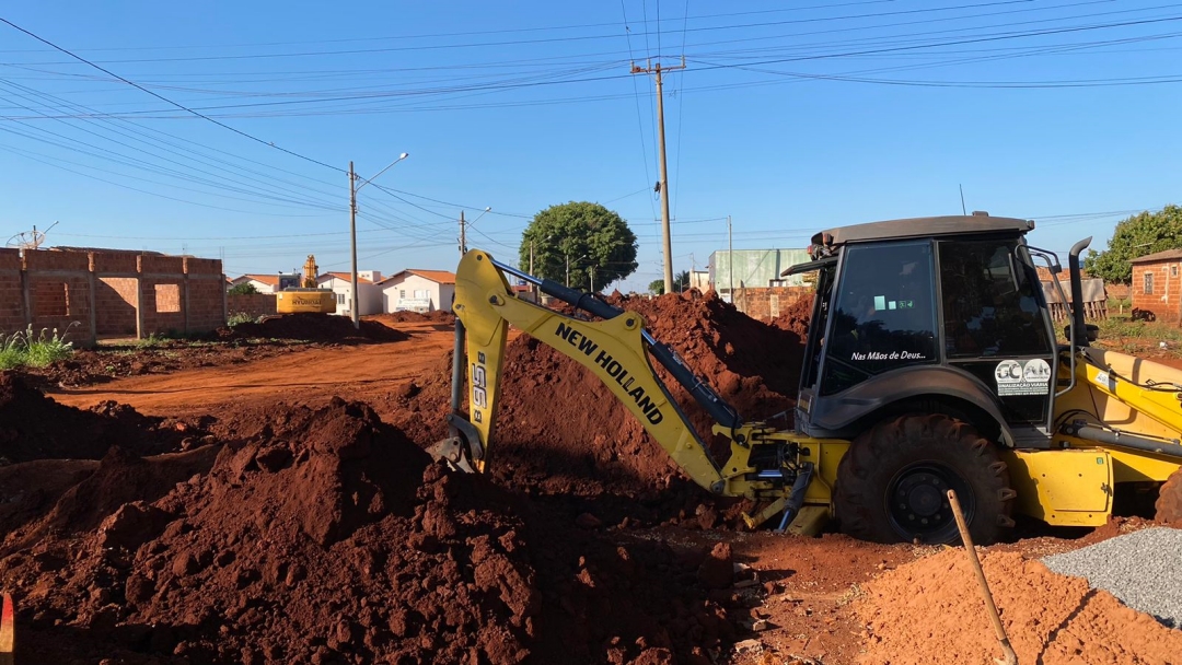 Drenagem sendo finalizada para in&iacute;cio da terraplanagem no Ipacaray