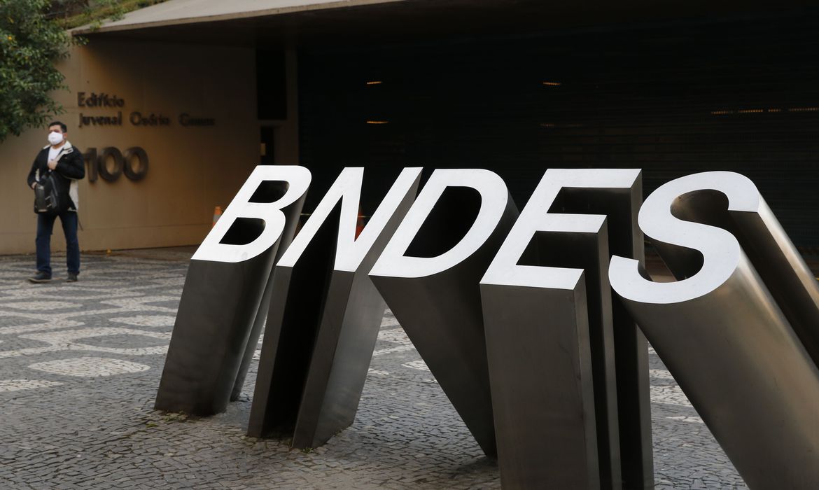 BNDES eleva investimentos na agropecu&aacute;ria em 50%