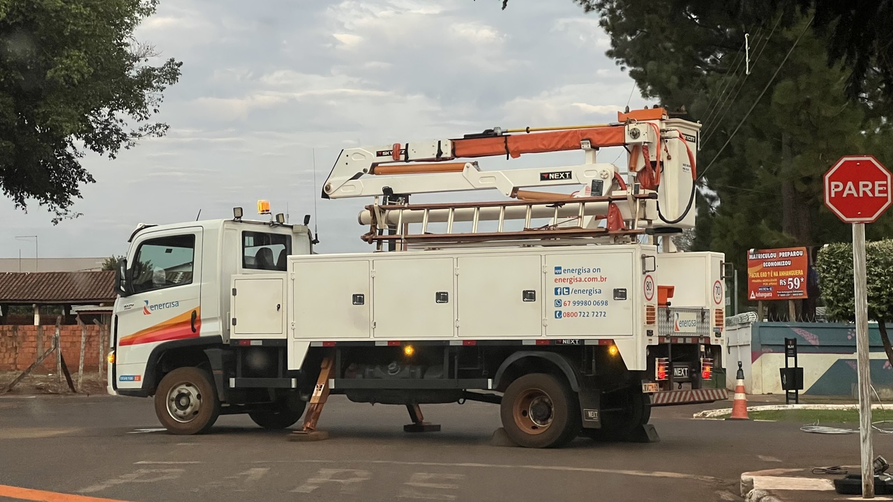 Queimada provoca superaquecimento de rede e deixa boa parte da cidade sem energia