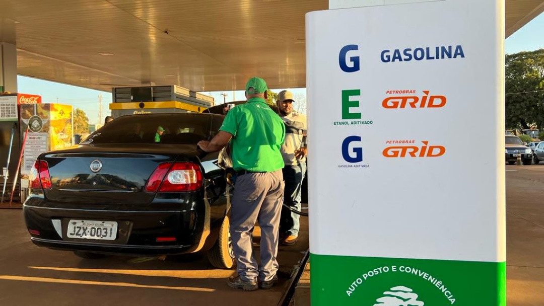 Pre&ccedil;o da gasolina sobe at&eacute; 9,10% em Sidrol&acirc;ndia e ronda os R$ 6,00