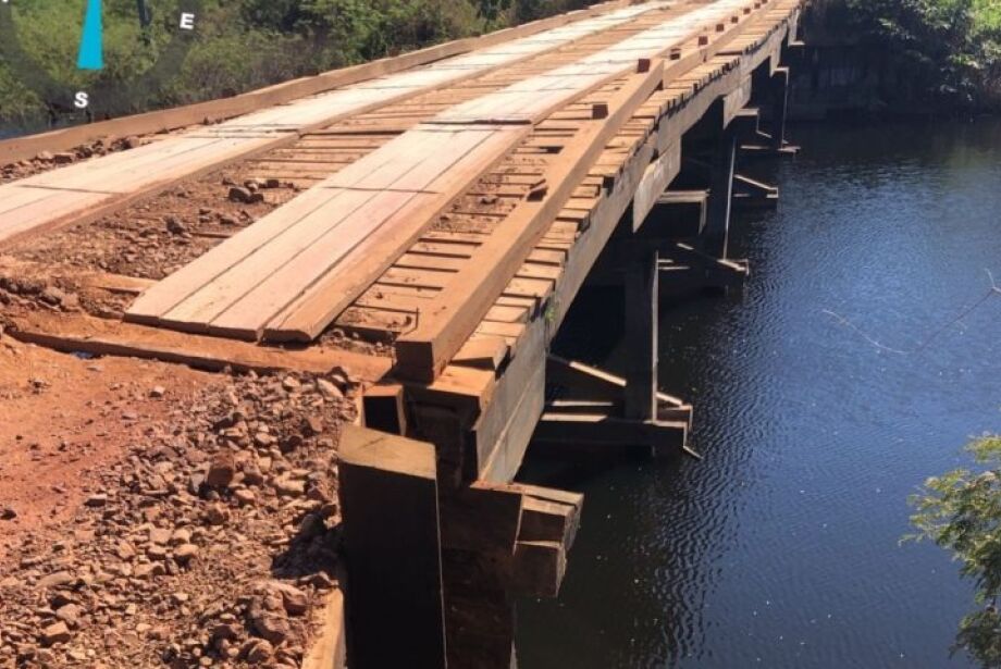 Agesul interdita ponte e &quot;isola&quot; hot&eacute;is da regi&atilde;o do Passo do Lontra