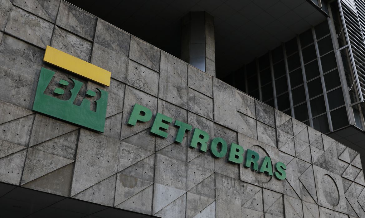 Petrobras bate recorde de produ&ccedil;&atilde;o de gasolina e diesel S10 em junho