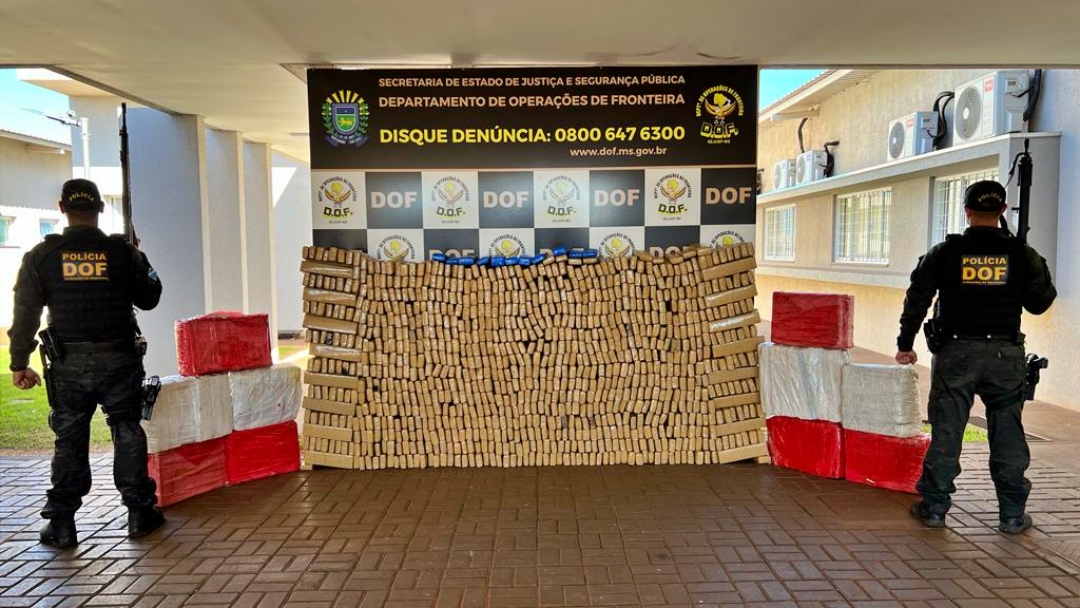 SW4 roubada em S&atilde;o Paulo &eacute; recuperada pelo DOF com mais de uma tonelada de maconha