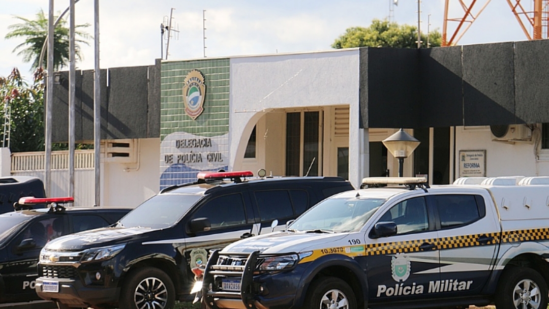 Cadeirante preso por atraso de pens&atilde;o passa o final de semana numa cela da Delegacia