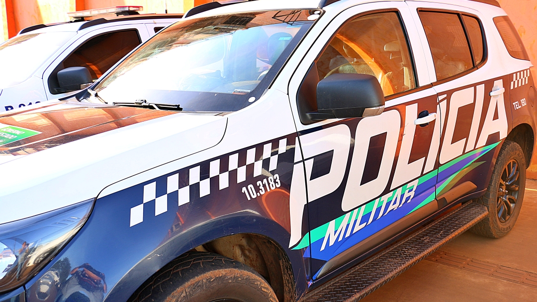 PM prende homem que bateu na mulher gr&aacute;vida de 8 meses em frente da filha