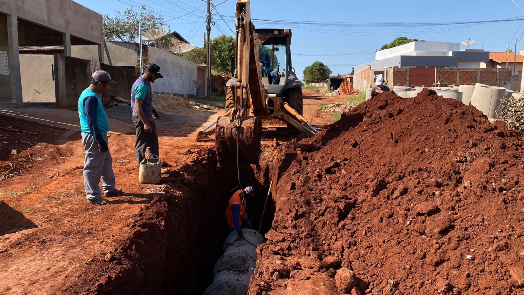 Prefeitura inicia obra que levar&aacute; drenagem e asfalto ao Santa Marta /Jardim do Sul