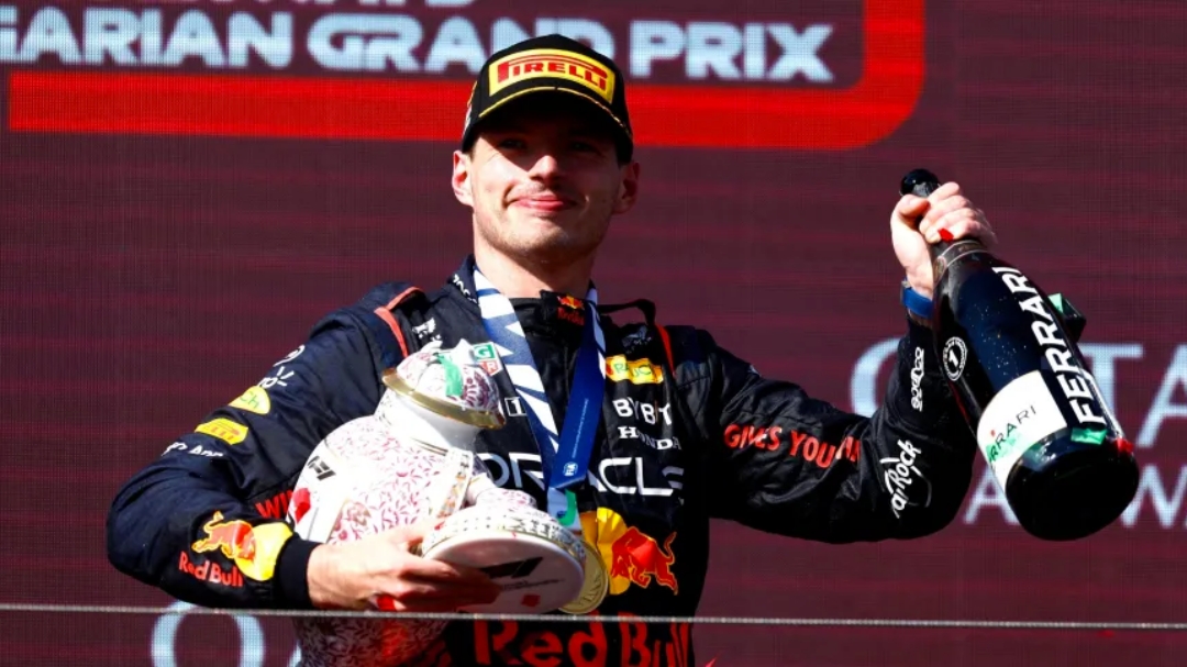 Verstappen vence na Hungria e Red Bull supera recorde de Senna 