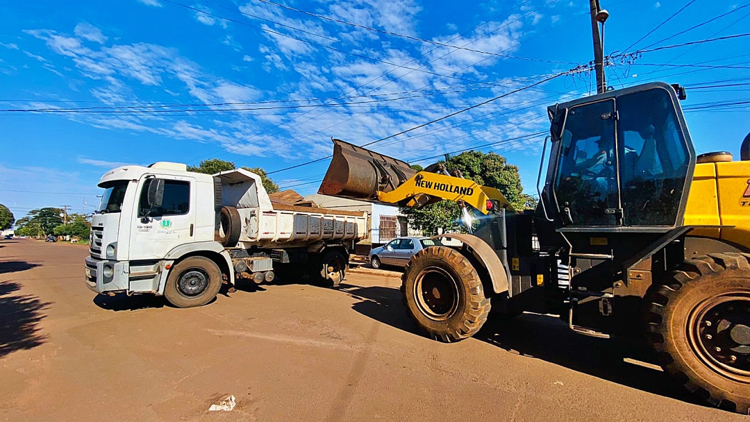 Infraestrutura est&aacute; realizando mutir&atilde;o de limpeza na regi&atilde;o central