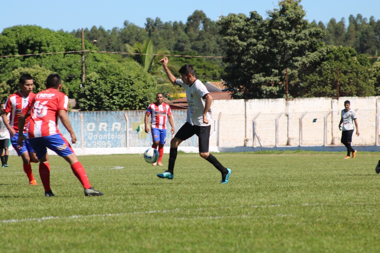 Semifinal no s&aacute;bado definir&aacute; finalistas do Campeonato Municipal de Futebol