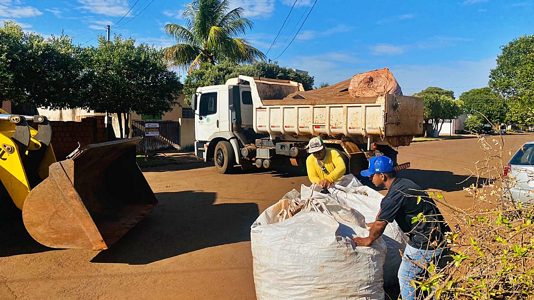 Infraestrutura est&aacute; realizando mutir&atilde;o de limpeza na regi&atilde;o central