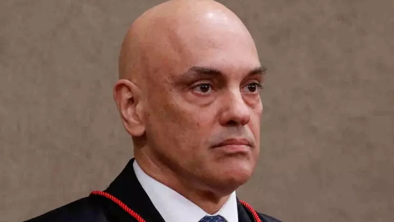 Moraes determina suspens&atilde;o de processos sobre INSS