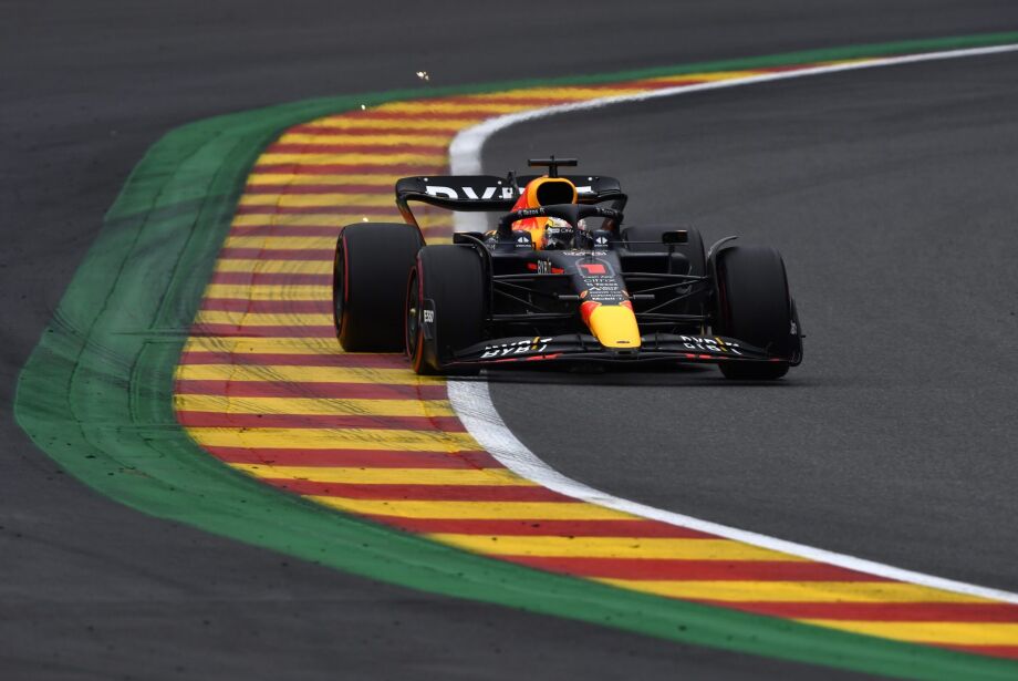 Verstappen &#039;voa&#039; em &uacute;ltima volta e faz pole na sprint do GP da B&eacute;lgica