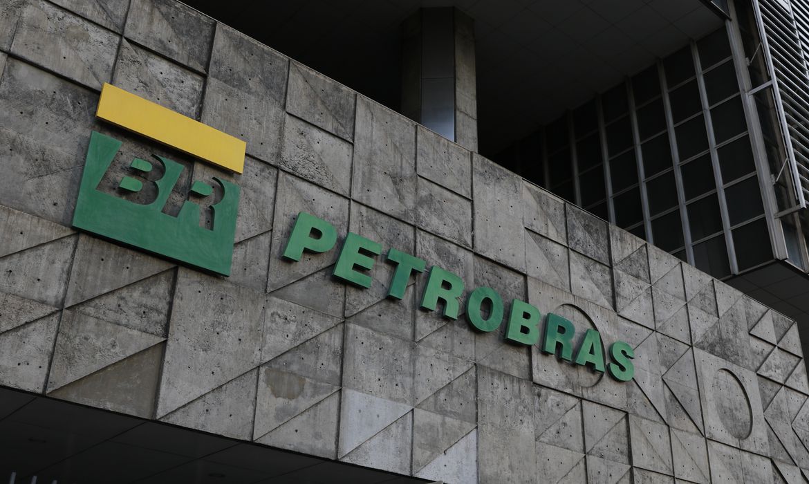 Ag&ecirc;ncia eleva nota de cr&eacute;dito da Petrobras e de outras empresas