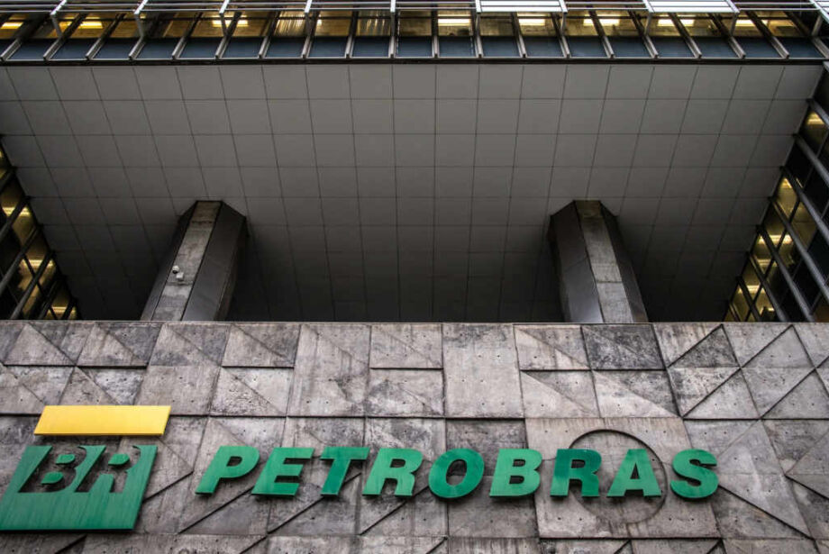 Petr&oacute;leo sobe 13% em julho, mas Petrobras diz que n&atilde;o repassa volatilidade