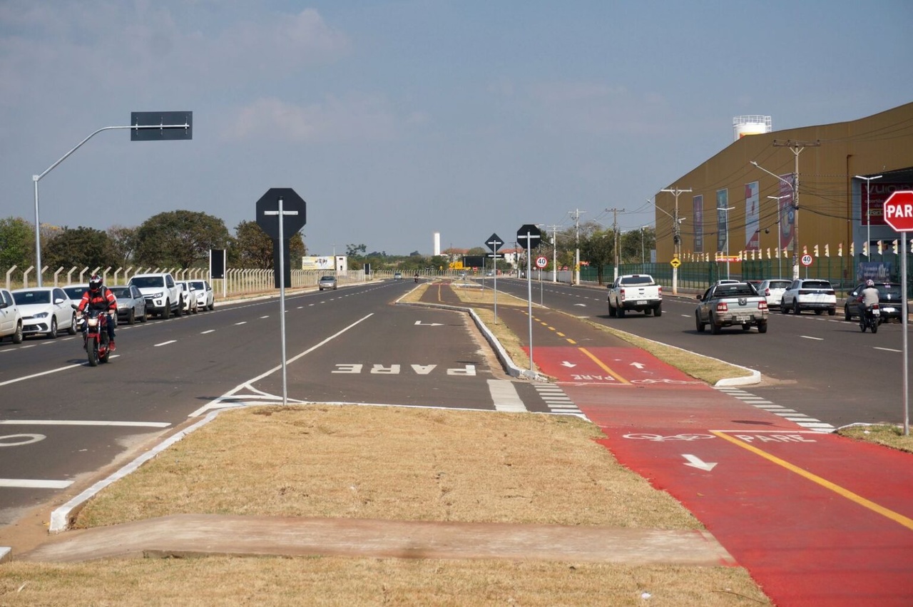 Prefeitura entrega obras de revitaliza&ccedil;&atilde;o da Avenida Cafezais e autoriza constru&ccedil;&atilde;o de ciclovia at&eacute; &agrave;s Moreninhas