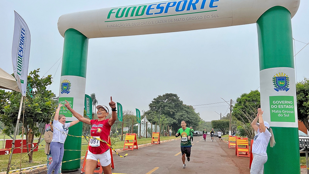 Mulher de 55 anos vence corrida de 6 km contra feminic&iacute;dio