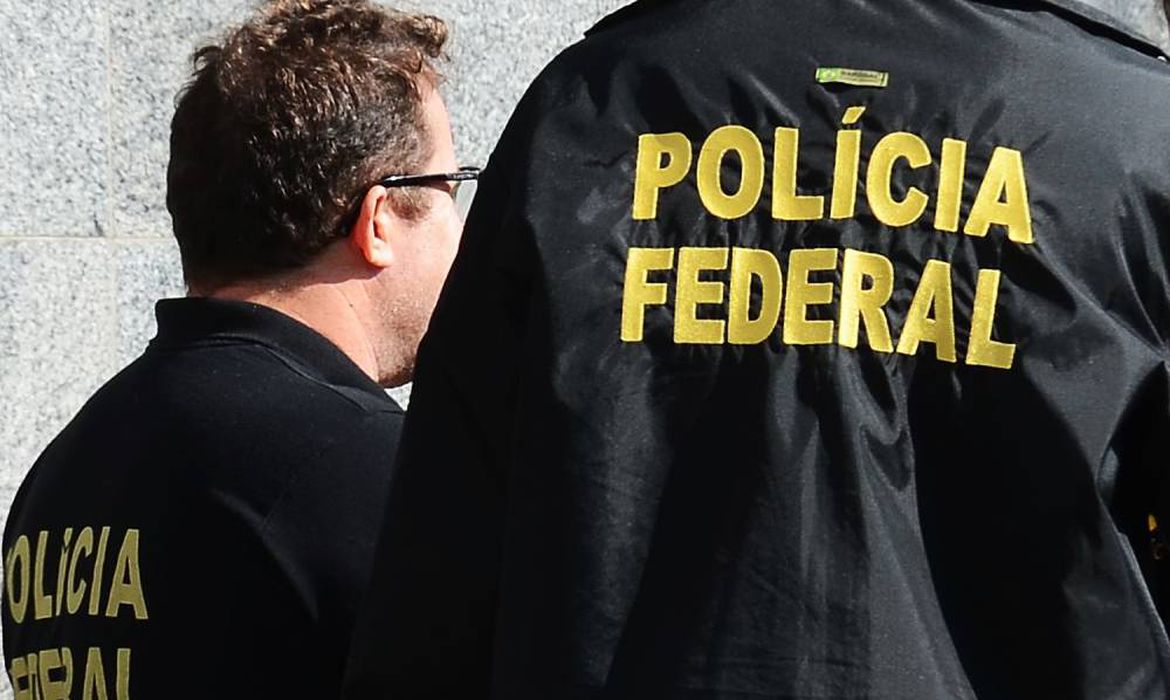 Pol&iacute;cia Federal apura tr&aacute;fico internacional de mulheres