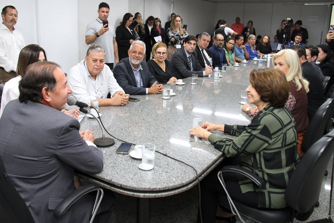 ALEMS lan&ccedil;a concurso de reda&ccedil;&atilde;o que vai premiar alunos e escola