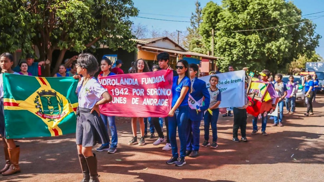 Desfile C&iacute;vico no CB I destacou a P&aacute;tria, Munic&iacute;pio e a produ&ccedil;&atilde;o no campo