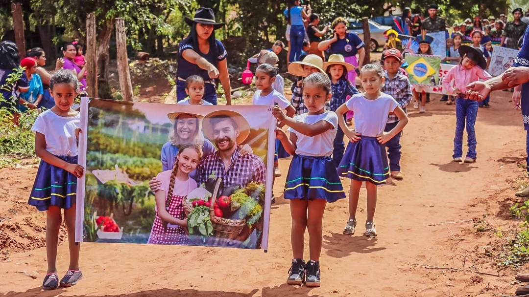 Desfile c&iacute;vico nas aldeias abordou sa&uacute;de, educa&ccedil;&atilde;o, meio ambiente e Cultura Ind&iacute;gena