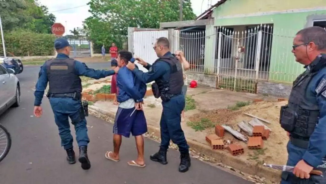 Homem mata desafeto, volta ao local do crime e &eacute; preso 12 horas ap&oacute;s assassinato 