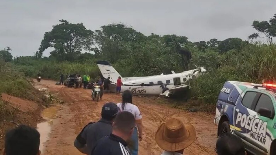 Avião de pequeno porte cai no interior do Amazonas