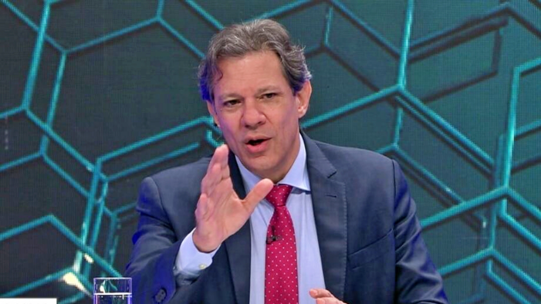 Reforma administrativa tem que rever concurso p&uacute;blico, defende Haddad