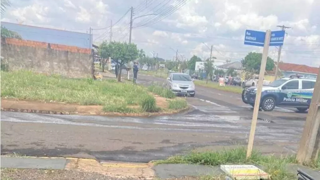 Suspeito de executar rapaz a tiros &eacute; baleado em confronto com a pol&iacute;cia 