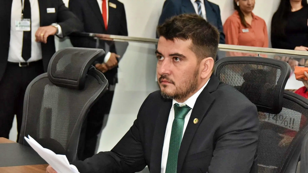 PEC da Anistia n&atilde;o salvar&aacute; mandato de Rafael Tavares