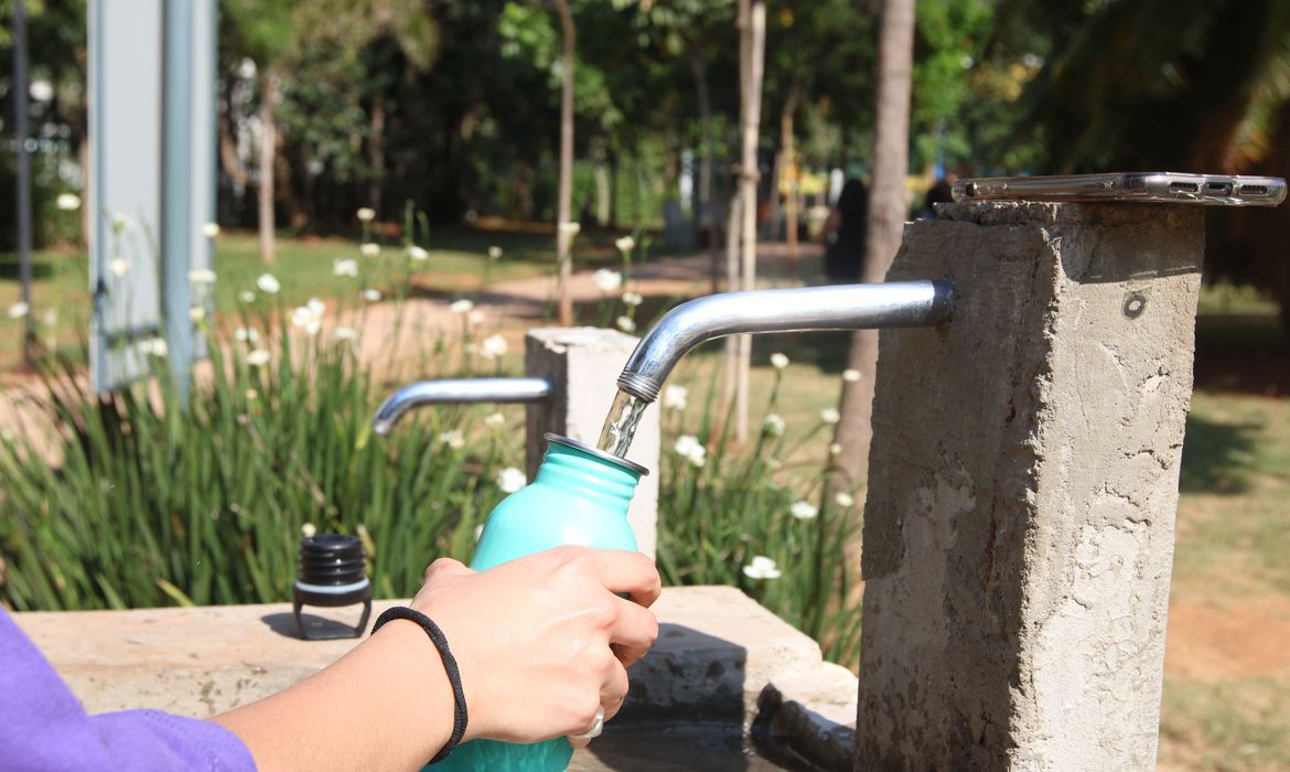 Calor pode provocar desidrata&ccedil;&atilde;o, confus&atilde;o mental, tontura e desmaios