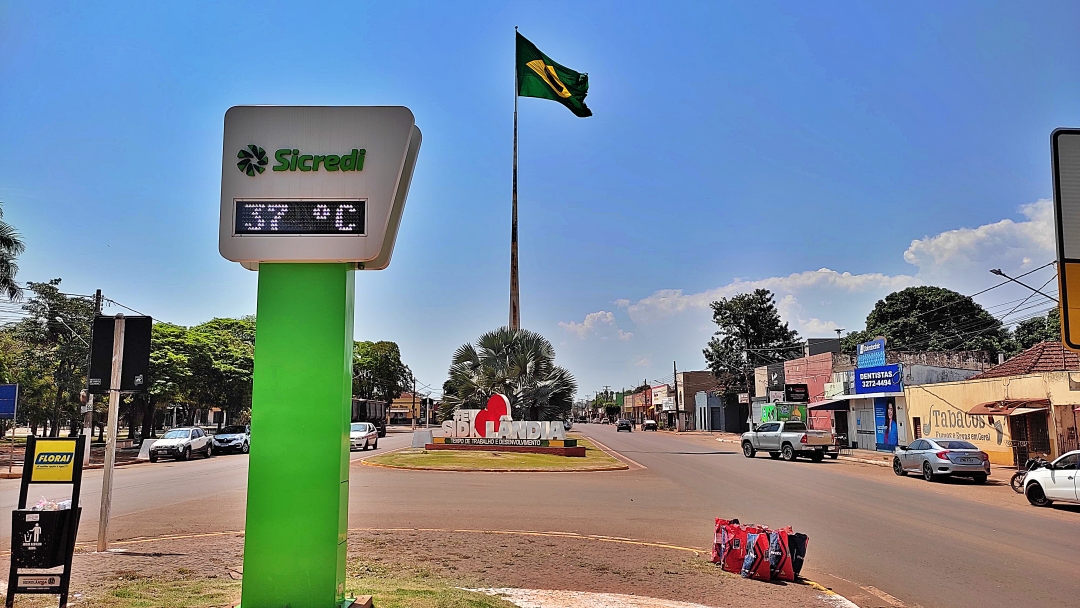 Sidrol&acirc;ndia registra 37.2&deg;C e meteorologia prev&ecirc; em 44.0&deg;C na pr&oacute;xima sexta-feira 