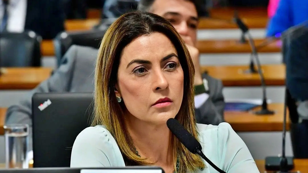 Soraya comemora processo contra Nikolas e divide opiniões