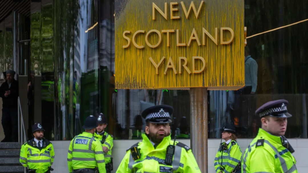 Centenas de policiais de Londres devolvem porte de arma por medo de serem processados