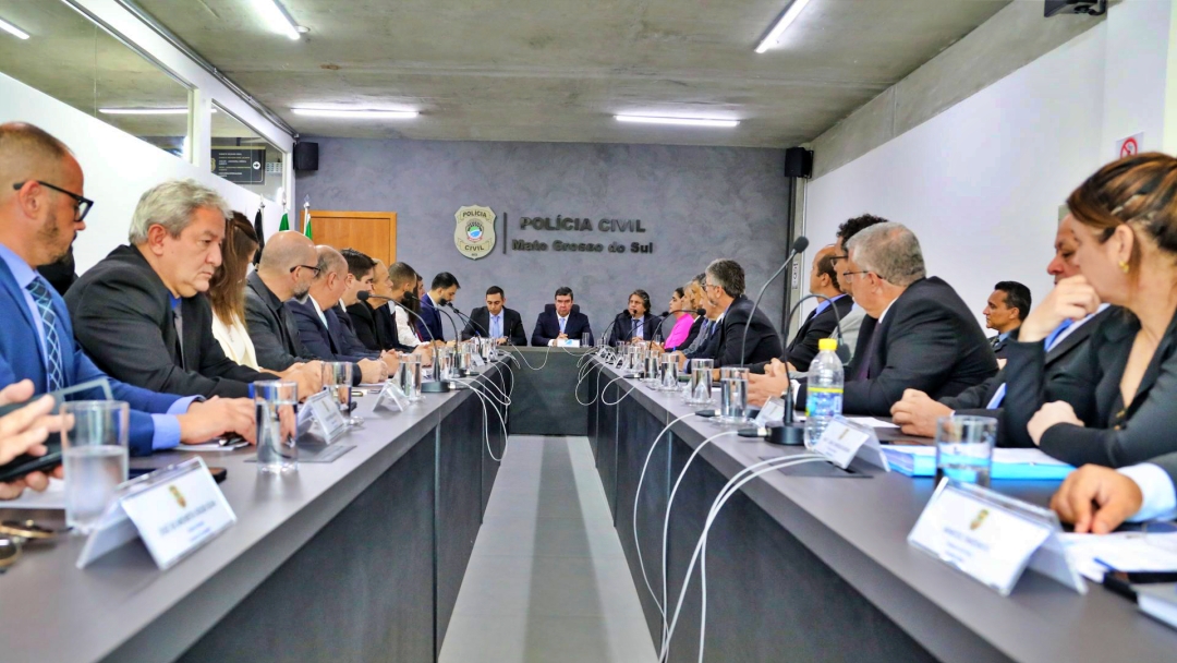 Governador participa de reuni&atilde;o do Conselho da Pol&iacute;cia Civil e formaliza promo&ccedil;&atilde;o funcional da carreira