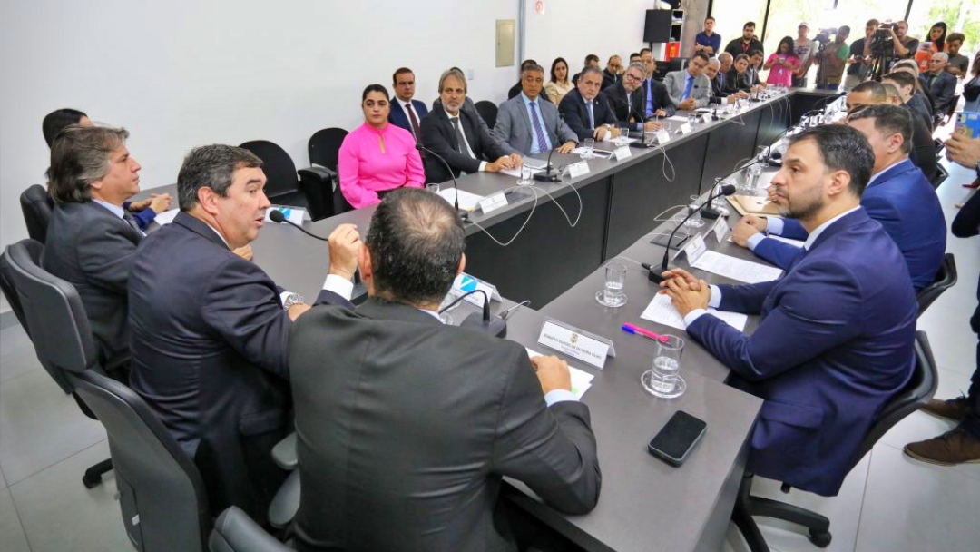 Governador participa de reuni&atilde;o do Conselho da Pol&iacute;cia Civil e formaliza promo&ccedil;&atilde;o funcional da carreira