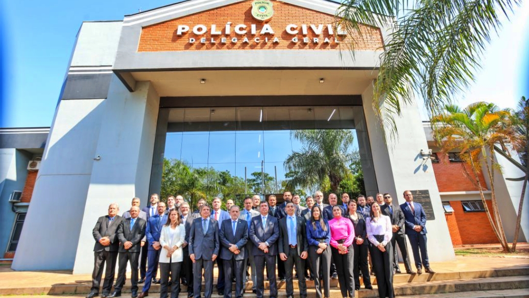 Governador participa de reuni&atilde;o do Conselho da Pol&iacute;cia Civil e formaliza promo&ccedil;&atilde;o funcional da carreira