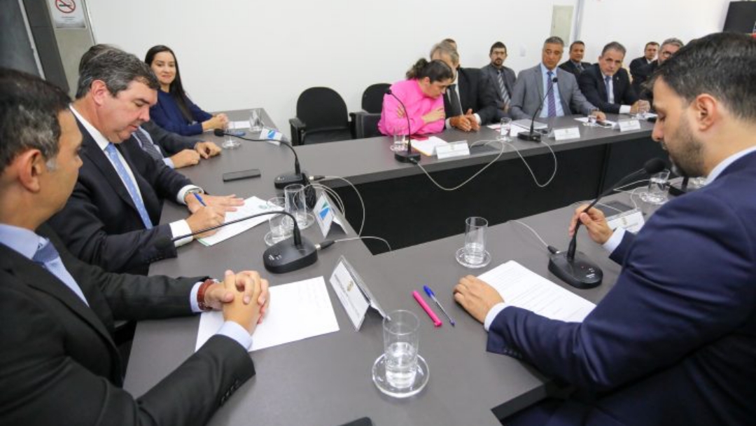 Governador participa de reuni&atilde;o do Conselho da Pol&iacute;cia Civil e formaliza promo&ccedil;&atilde;o funcional da carreira