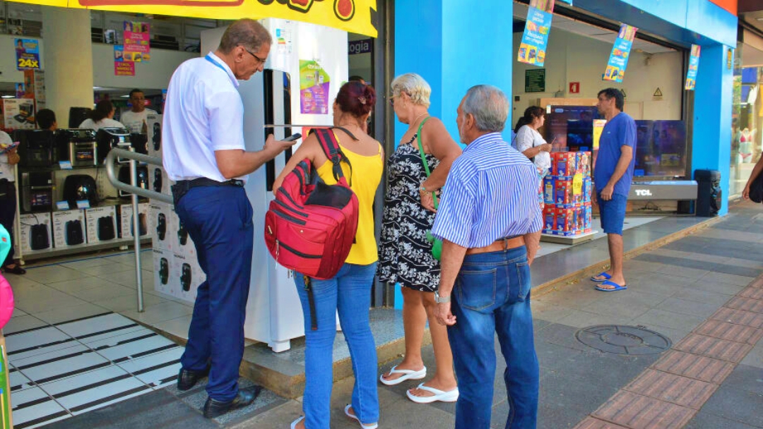 Lojistas estimam aumento de até 40% nas vendas com onda de calor e datas festivas