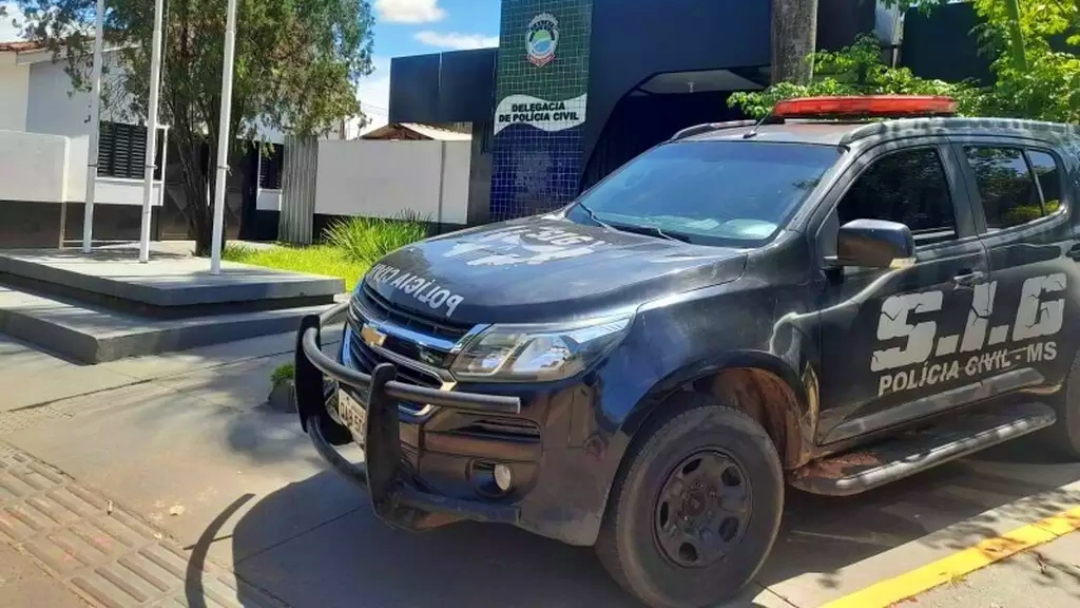 Moradores ouvem gritos e homem &eacute; encontrado morto a facadas em terreno baldio 