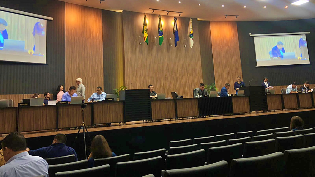 Com voto de 2/3 dos vereadores, Câmara rejeita requerimento com pedido de afastamento da prefeita