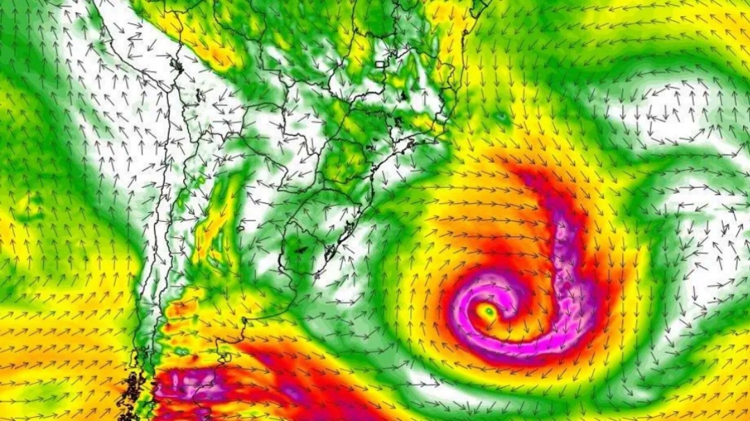 Grande ciclone se formar&aacute; e provocar&aacute; impactos no Brasil