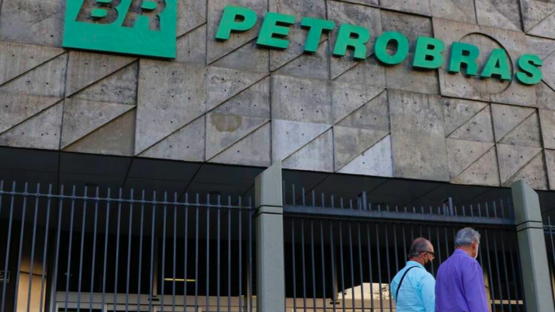 Petrobras encolhe R$ 32 bi ap&oacute;s proposta que pode facilitar indica&ccedil;&otilde;es pol&iacute;ticas