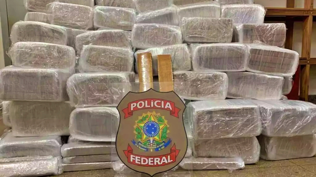 Motorista e batedor s&atilde;o presos pela PF com 1,6 tonelada de maconha