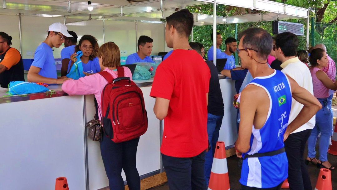 Corrida dos Poderes: atletas recebem kits e se preparam para a largada neste s&aacute;bado &agrave;s 17h30